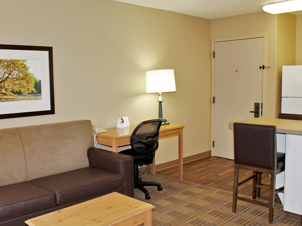 Extended America - Cleveland - Airport - North Olmsted